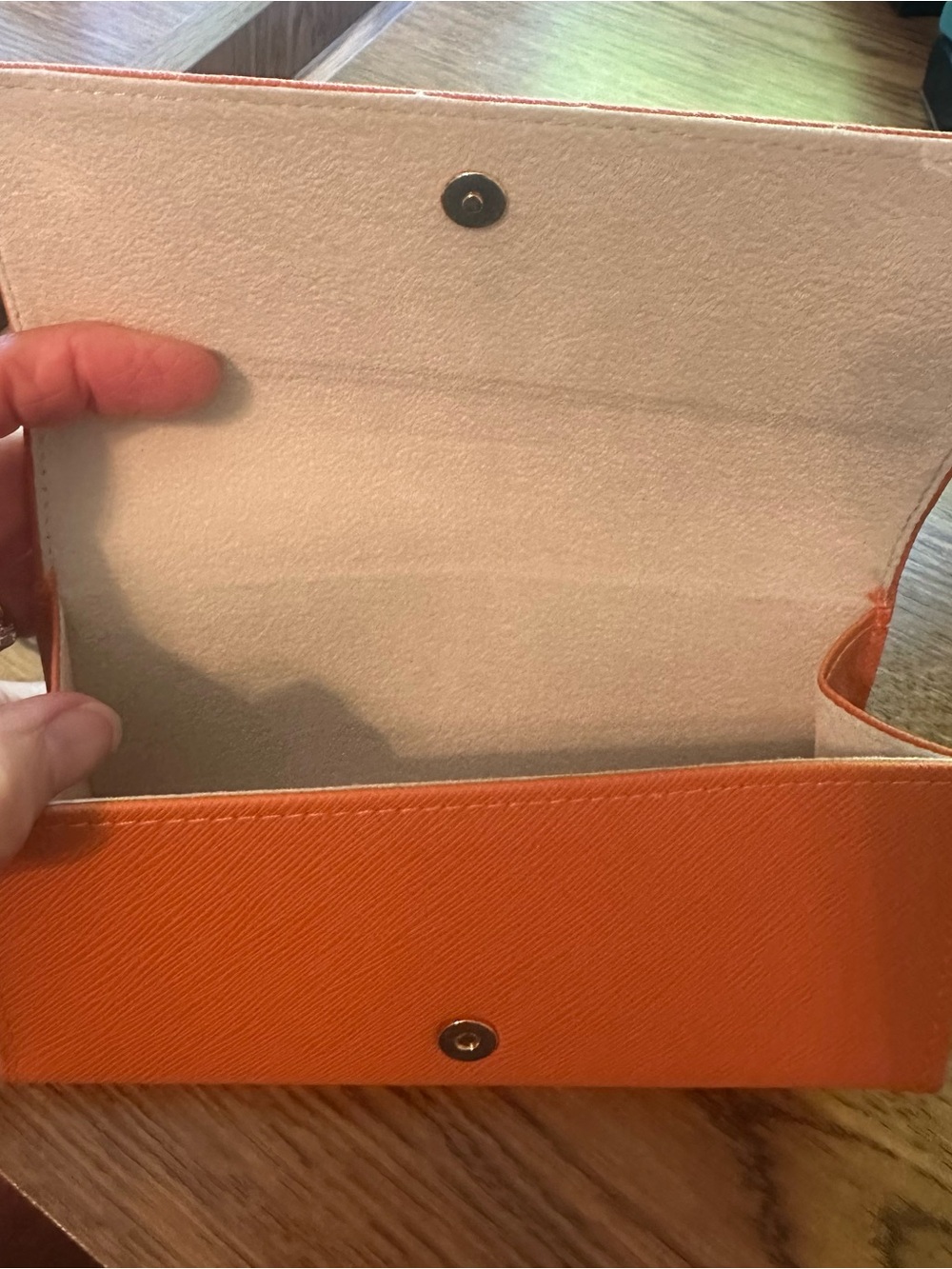 Tory Burch Orange Saffiano leather eyeglass case with Gold Logo - Picture 5 of 6